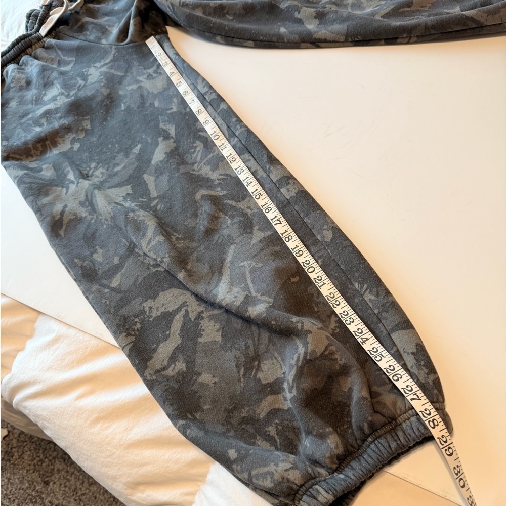 Out from Under Brenda Camo Balloon Joggers, military green, highwaisted, sz XS - Picture 4 of 15